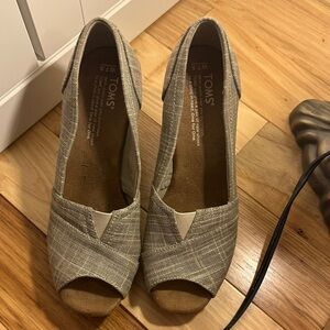 TOMS Women's Wedges - Tan and Cream